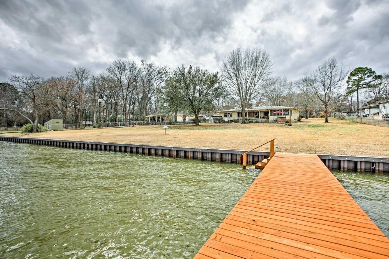 Stunning Chandler Lake House With Deck, Dock And Bar! Coffee City Exterior photo